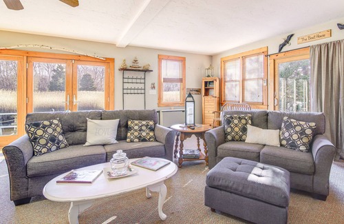 Kingston Cottage | Waterfront Kingston Cottage with Deck, Steps to the Beach