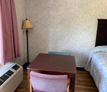 Burkesville Cabin | Discover Riverfront Lodge: Pet-Friendly with a Pool