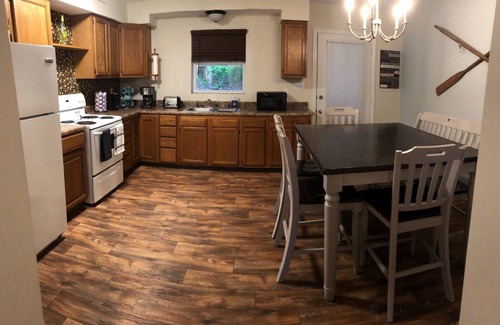 Shenandoah House | Riverside Retreat at Luray Caverns with Kayaking & More