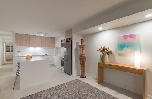 Noosaville Apartment | Waterfront Getaway on Gympie Tce with Free Bikes & Kayaks