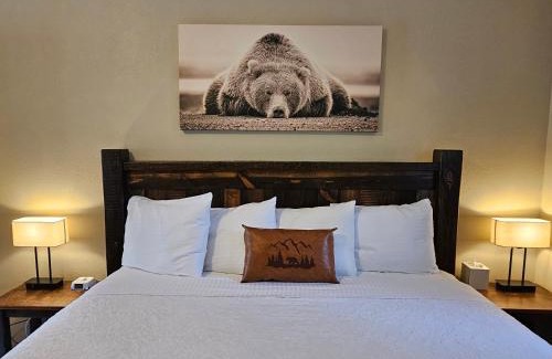 Thompson Falls Hotel | Pet-Friendly Riverfront Motel & Cabins with Ocean Views