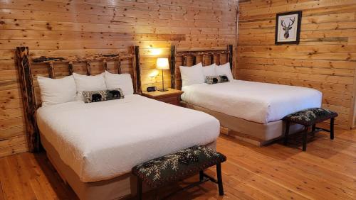 Thompson Falls Hotel | Pet-Friendly Riverfront Motel & Cabins with Ocean Views