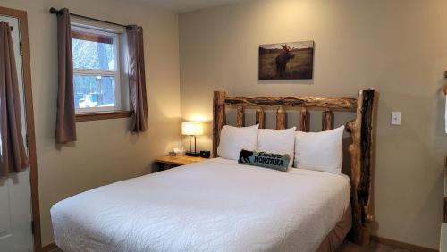 Thompson Falls Hotel | Pet-Friendly Riverfront Motel & Cabins with Ocean Views