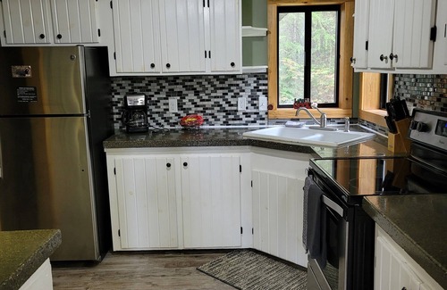 Thompson Falls Hotel | Riverfront Motel: Guest Rated 9.6 with Family-Friendly Amenities