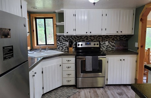 Thompson Falls Hotel | Riverfront Motel: Guest Rated 9.6 with Family-Friendly Amenities
