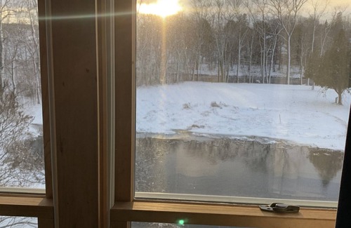 Kingfield Apartment | Serene Riverfront Mountain Retreat with Family-Friendly Amenities