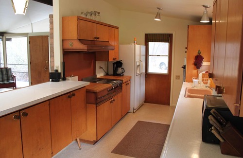 Kaweah House | Tranquil Riverfront Escape at North Fork Kaweah