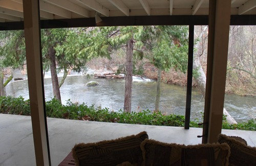 Kaweah House | Tranquil Riverfront Escape at North Fork Kaweah