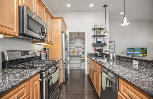 Northeast South Bend House | Riverside Townhome Near Notre Dame - Family Friendly Getaway