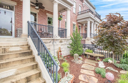 Northeast South Bend House | Riverside Townhome Near Notre Dame - Family Friendly Getaway