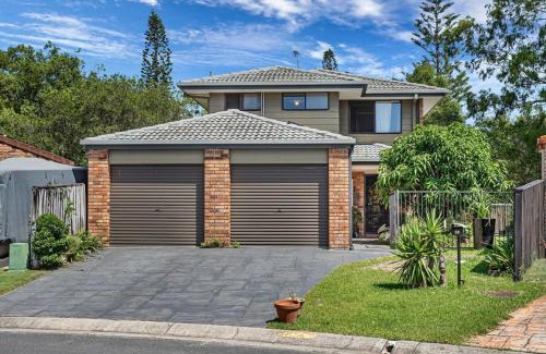 Elanora House | Relaxing Riverfront Oasis with Hot Tub in Elanora