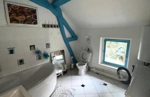 Aulnay-la-Riviere House | Relaxing Riverfront Pool House in a Beautiful Park Setting