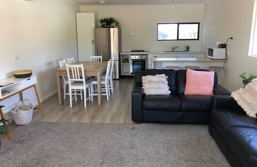 Murraylands House | Scenic Riverfront Retreat at Big Bend with Family Amenities