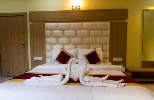 Chitrakoot Hotel | Budget-Friendly Riverfront Resort with Family Amenities
