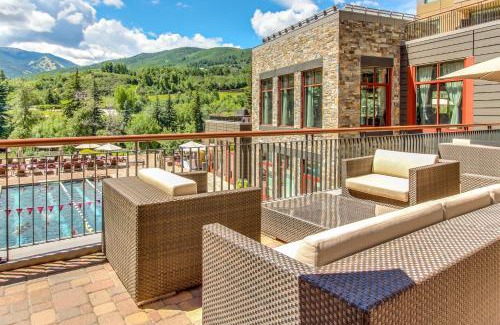 Avon Hotel | Relax at Riverfront Resort with Pool and Hot Tub Access