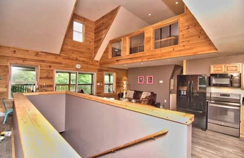 Falls House | Scenic Riverfront Escape for Kayaking and Family Fun