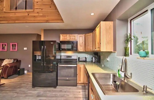 Falls House | Scenic Riverfront Escape for Kayaking and Family Fun