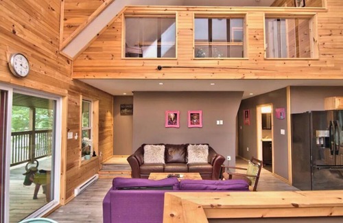 Falls House | Scenic Riverfront Escape for Kayaking and Family Fun