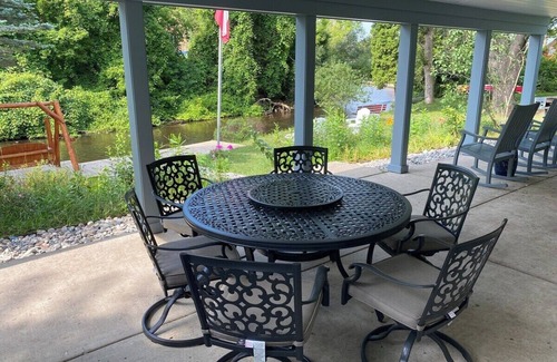 Grayling House | Riverside Retreat: Family-Friendly with Pool & Breakfast