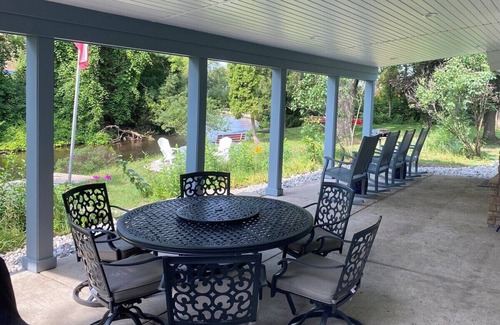 Grayling House | Riverside Retreat: Family-Friendly with Pool & Breakfast