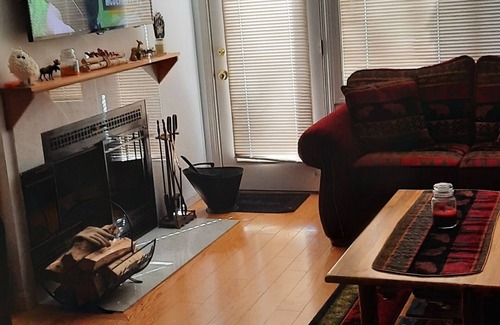 Lincoln Condo | Scenic Riverfront Condo with Mountain Views and Great Amenities