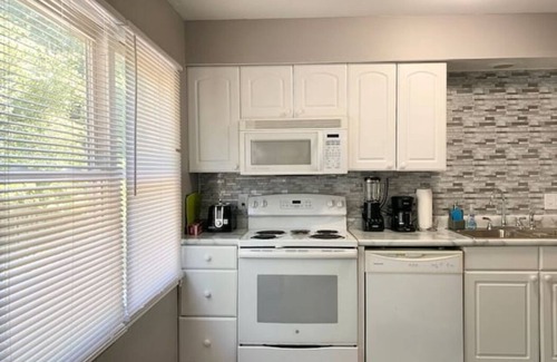 Yorkville Apartment | Relaxing Riverfront Escape with Waterpark & Free WIFI
