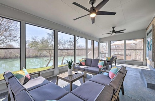 Seguin House | Charming Riverfront Seguin Home Steps from Downtown Fun