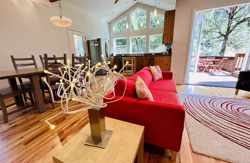 Trail House | Riverfront Retreat: 3-Bedroom Oasis with Spa & Ocean View
