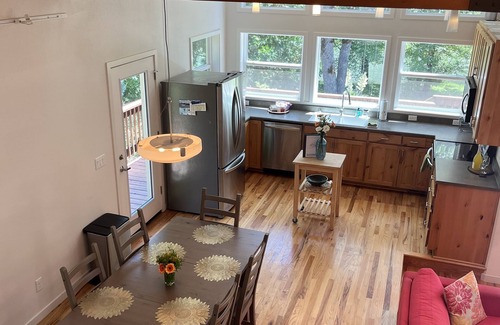 Trail House | Riverfront Retreat: 3-Bedroom Oasis with Spa & Ocean View