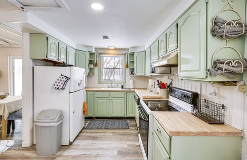 Topsham House | Inviting Riverfront Home in Topsham – 28 Mi to Portland!
