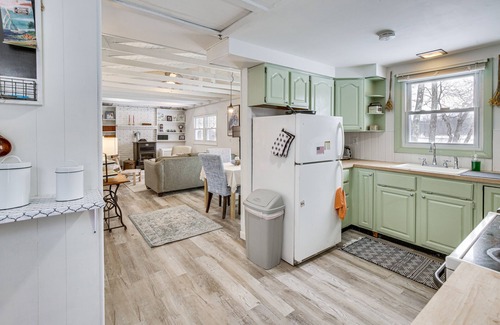 Topsham House | Inviting Riverfront Home in Topsham – 28 Mi to Portland!