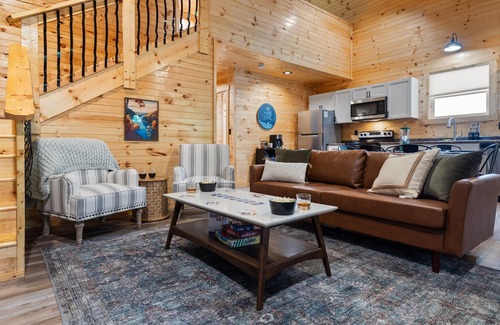 Bakerton Cabin | Riverfront View~Boat Ramp~Foosball~Family Friendly Cabin~20 Min Lake Cumberland