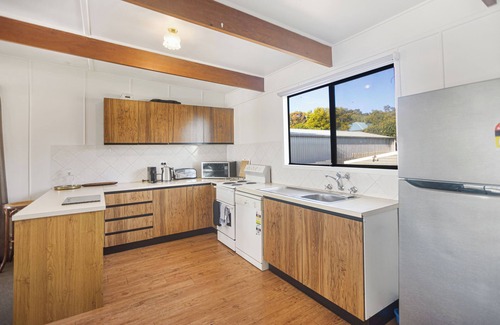 Riverglades House | Convenient Stay at Riverglades Murray Bridge Near Waterway