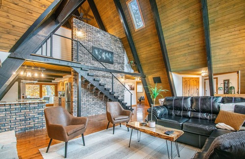 Bristol House | Riverhaven: A-Frame Retreat with Pet-Friendly Amenities