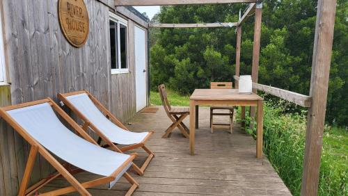 Vila do Conde Cabin | RiverHouse: Oceanfront Escape with Pool & Hot Tub
