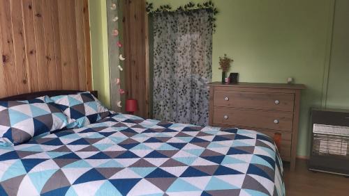 Vila do Conde Cabin | RiverHouse: Oceanfront Escape with Pool & Hot Tub
