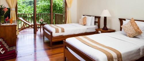 Mae Sariang Resort | Cozy Riverhouse Resort: Oceanfront Poolside Getaway