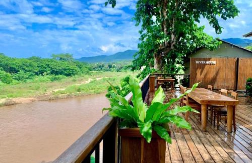 Mae Sariang Resort | Riverside Retreat: The Teak House with Ocean Views