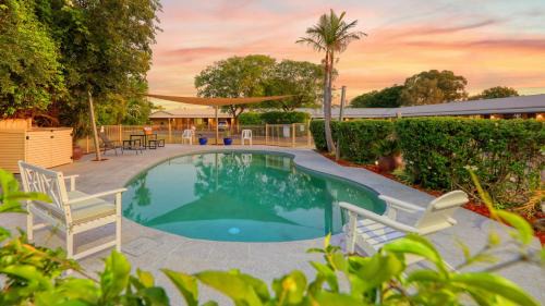 St. George Hotel | Comfortable Riverland Motor Inn with Pool and Dining Options