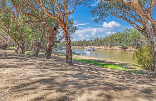 Moama House | Relaxing Riverlyne: Riverfront Holiday Home with Pool