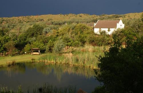 Tonteldoos Ski Chalet | Riverman Cabin: Pet Friendly Retreat with Breakfast Included