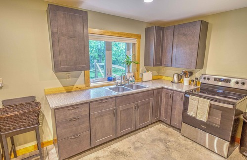 Northfield Apartment | River’s Bend: 10/10 Rated Stay, Just Minutes to Montpelier