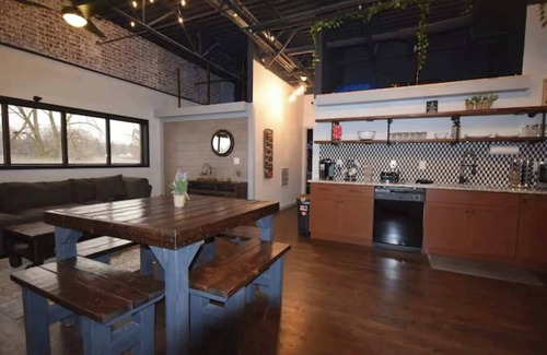 Niles Apartment | Rivers Edge Lofts - Unit 6: Guest Rated 9.4, Family Friendly!