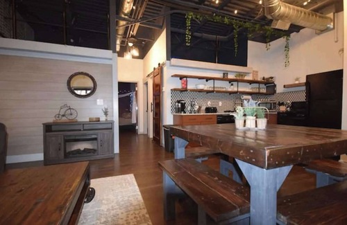 Niles Apartment | Rivers Edge Lofts - Unit 6: Guest Rated 9.4, Family Friendly!