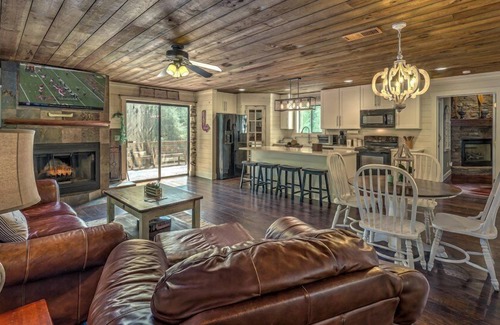Mineral Bluff House | Rivers Edge: Riverside Retreat with Wood Burning Fireplace