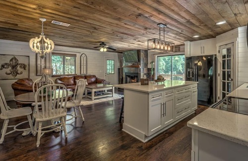 Mineral Bluff House | Rivers Edge: Riverside Retreat with Wood Burning Fireplace