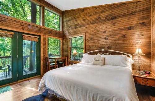Robbinsville Hotel | Exceptional Family Retreats at Rivers Edge Treehouses