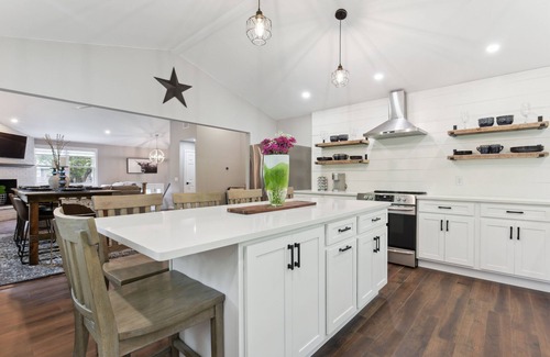 Guilford House | Rivers Edge: Newly Renovated River Spa with Hot Tub Retreat