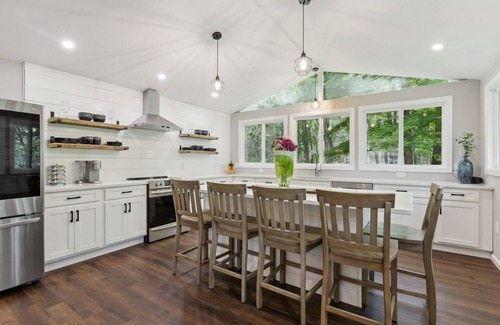 Guilford House | Rivers Edge: Newly Renovated River Spa with Hot Tub Retreat