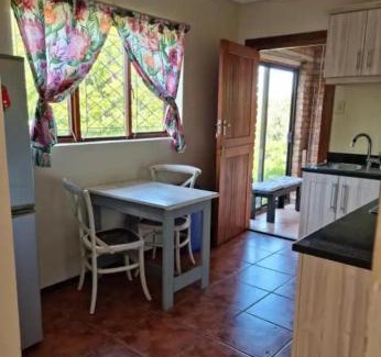 Bushman's River Mouth Apartment | Pet-Friendly Riversbend Cottage: Perfect for Family Getaways